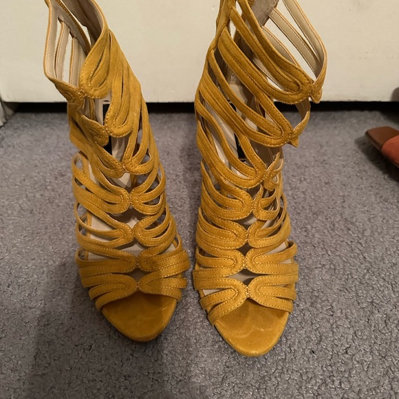 Open toe women’s shoe - Picture 2 of 4